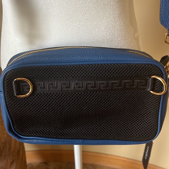 VERSACE NWT LA MEDUSA CALFSKIN BLUE LEATHER CROSSBODY OR BELT BAG MADE IN ITALY - Picture 15 of 16